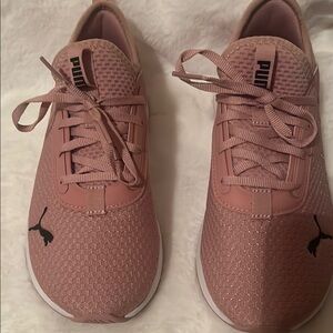 PUMA Women's Pink Athletic Shoes Size 7